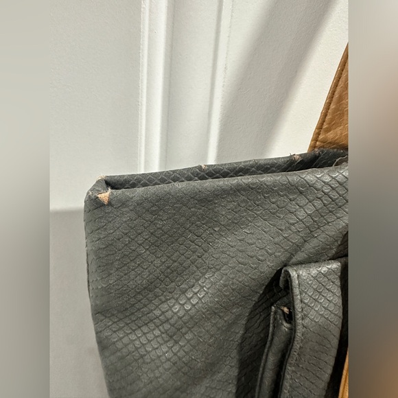 Roxy Large Gray Purse - Picture 10 of 12